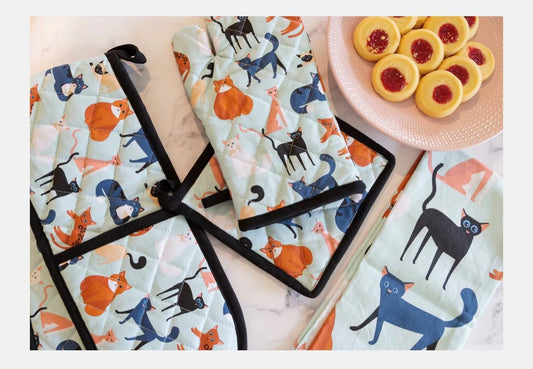 Colourful Cats Oven Mitt and Pot Holder Set